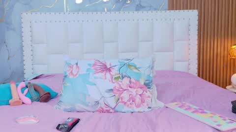 LITTLE AINHOA  online show from November 4, 2025, 7:46 pm