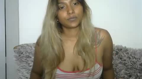 indianqtpie6 online show from September 28, 2025, 6:13 pm