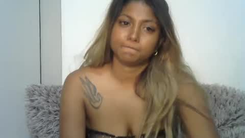 indianqtpie6 online show from November 13, 2025, 6:34 am