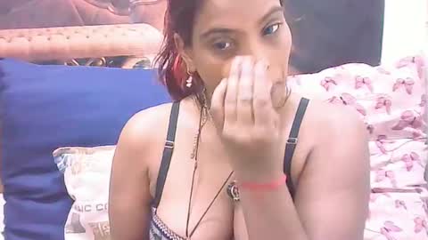 indiansexyass4u2luv online show from February 23, 2025, 2:57 pm