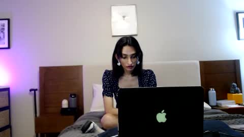Indiantransgirlillinois online show from March 2, 2025, 6:27 am
