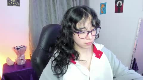 Snapshot of indra_cam chatting on May 5, 2026, 4:53 am Diana online show from May 5, 2026, 4:53 am