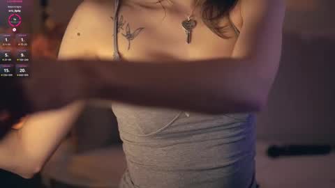 Im Senise Welcome to my room My instagram  online show from February 22, 2025, 5:34 am