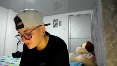 lyan onlyfans n linda online show from April 30, 2026, 1:45 am