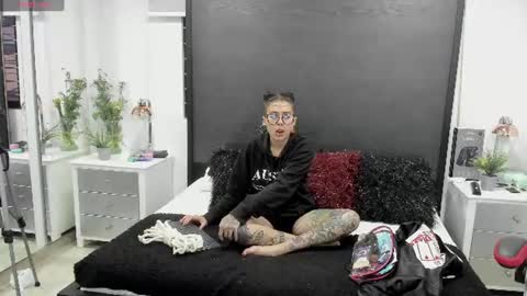 inkedsinners_ online show from June 17, 2026, 11:12 am