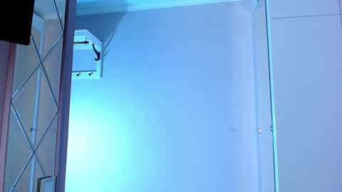 Lina online show from February 6, 2025, 11:43 am