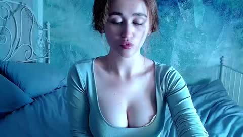 Lina online show from September 12, 2025, 12:38 pm