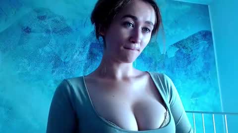 Lina online show from September 22, 2025, 3:25 pm