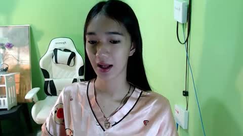 Reign online show from November 2, 2025, 7:49 pm