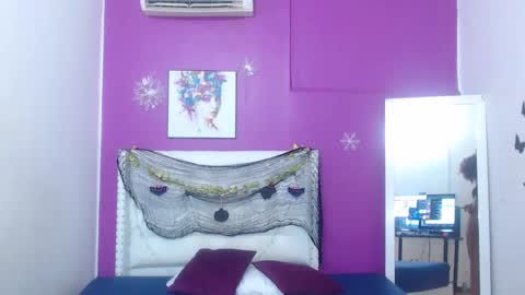 innocent_sexybaby online show from November 5, 2025, 8:53 pm