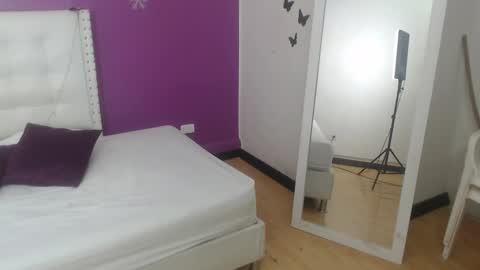 innocent_sexybaby online show from November 18, 2025, 3:45 am