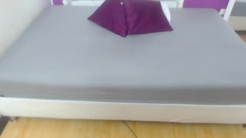 innocent_sexybaby online show from December 3, 2025, 3:36 am