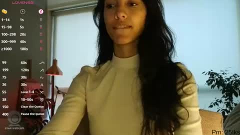 Snapshot of innocentlatiina chatting on June 21, 2026, 9:39 pm Laroa online show from June 21, 2026, 9:39 pm