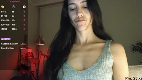 Snapshot of innocentlatiina chatting on July 4, 2026, 11:00 pm Laroa online show from July 4, 2026, 11:00 pm