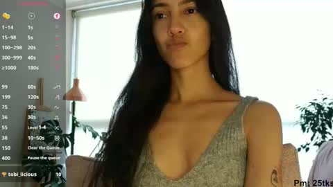 Snapshot of innocentlatiina chatting on July 6, 2026, 8:11 pm Laroa online show from July 6, 2026, 8:11 pm