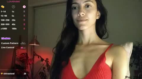 Snapshot of innocentlatiina chatting on July 11, 2026, 10:33 pm Laroa online show from July 11, 2026, 10:33 pm