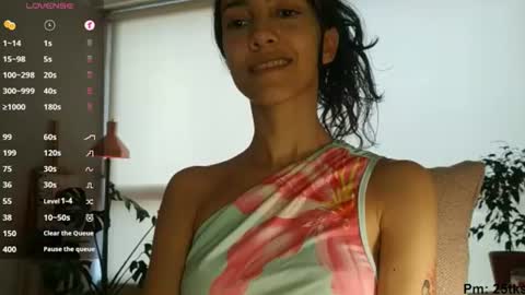 Snapshot of innocentlatiina chatting on July 15, 2026, 9:20 pm Laroa online show from July 15, 2026, 9:20 pm