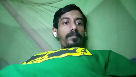 interne8famous online show from October 31, 2025, 12:17 pm