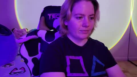 Faye online show from February 2, 2025, 3:54 am