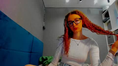 Snapshot of internetsexplorer chatting on April 17, 2026, 11:46 am Bernadette Join online show from April 17, 2026, 11:46 am