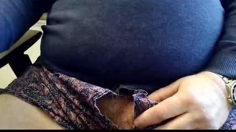 iphorny online show from December 5, 2025, 2:14 pm