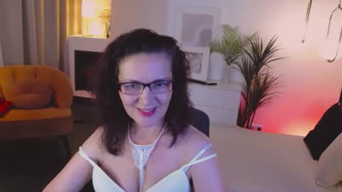 Irene online show from October 16, 2025, 6:25 am