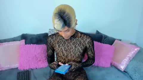 Irene Aguirre online show from October 14, 2025, 4:02 am