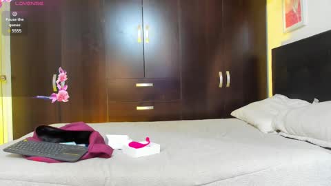 IrisVianca online show from March 1, 2025, 12:01 pm