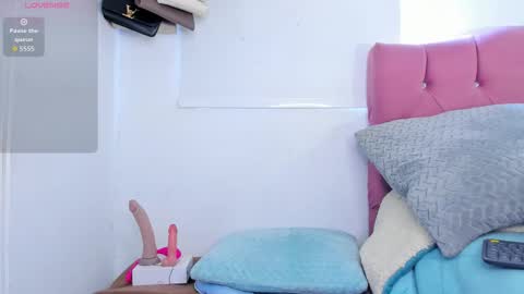 IrisVianca online show from November 21, 2025, 3:33 pm