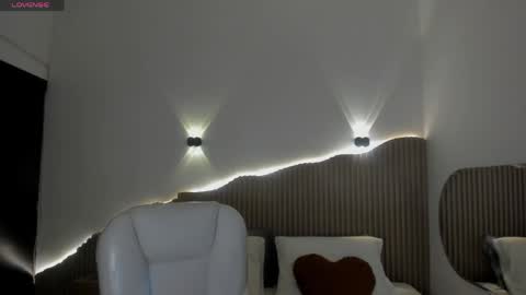 iris8_ online show from April 21, 2026, 1:42 am