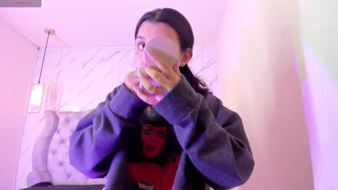 iris_77 online show from September 29, 2025, 6:35 pm