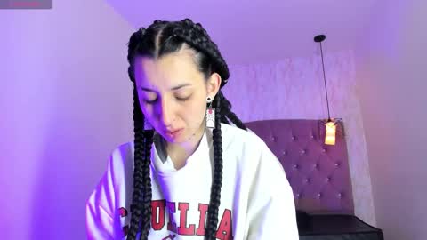 iris_77 online show from December 3, 2025, 12:36 pm