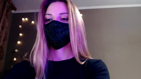 Lily online show from April 18, 2026, 7:07 pm