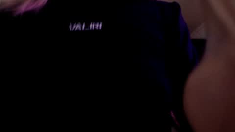 Snapshot of iris_lave chatting on June 17, 2026, 4:19 pm Lily online show from June 17, 2026, 4:19 pm