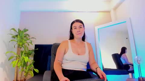 iris_parkerr online show from December 2, 2025, 11:48 am