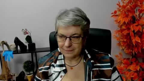 Snapshot of iris_xdesire chatting on December 12, 2024, 11:07 am I R I S online show from December 12, 2024, 11:07 am