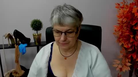 Snapshot of iris_xdesire chatting on December 20, 2024, 11:10 am I R I S online show from December 20, 2024, 11:10 am