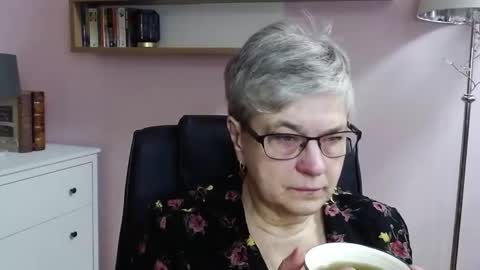 Snapshot of iris_xdesire chatting on December 23, 2024, 7:28 am I R I S online show from December 23, 2024, 7:28 am