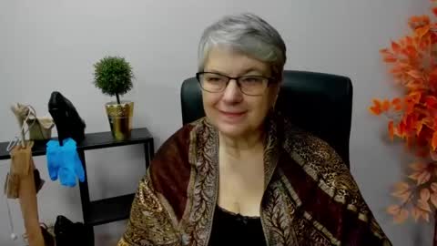 Snapshot of iris_xdesire chatting on January 15, 2025, 7:37 am I R I S online show from January 15, 2025, 7:37 am