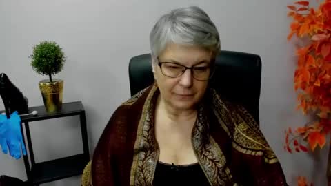 Snapshot of iris_xdesire chatting on January 16, 2025, 11:04 am I R I S online show from January 16, 2025, 11:04 am