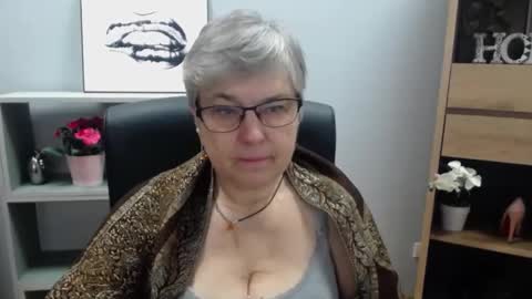 Snapshot of iris_xdesire chatting on January 17, 2025, 10:11 am I R I S online show from January 17, 2025, 10:11 am