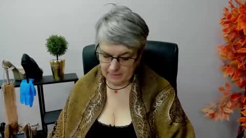 Snapshot of iris_xdesire chatting on January 28, 2025, 10:45 am I R I S online show from January 28, 2025, 10:45 am