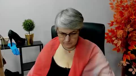 Snapshot of iris_xdesire chatting on February 3, 2025, 10:58 am I R I S online show from February 3, 2025, 10:58 am