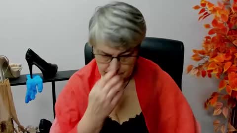 Snapshot of iris_xdesire chatting on February 4, 2025, 10:43 am I R I S online show from February 4, 2025, 10:43 am