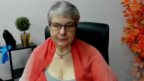 Snapshot of iris_xdesire chatting on February 6, 2025, 7:35 am I R I S online show from February 6, 2025, 7:35 am