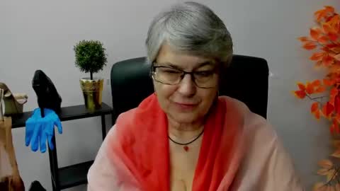 Snapshot of iris_xdesire chatting on February 10, 2025, 11:15 am I R I S online show from February 10, 2025, 11:15 am