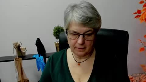 Snapshot of iris_xdesire chatting on February 14, 2025, 8:21 am I R I S online show from February 14, 2025, 8:21 am