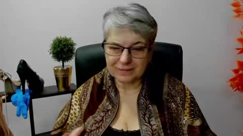 Snapshot of iris_xdesire chatting on February 18, 2025, 7:32 am I R I S online show from February 18, 2025, 7:32 am