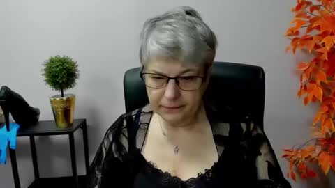 Snapshot of iris_xdesire chatting on March 10, 2025, 7:21 am I R I S online show from March 10, 2025, 7:21 am