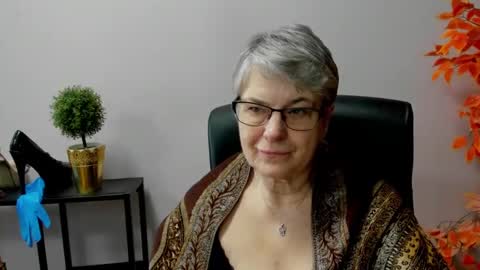 Snapshot of iris_xdesire chatting on March 12, 2025, 10:59 am I R I S online show from March 12, 2025, 10:59 am